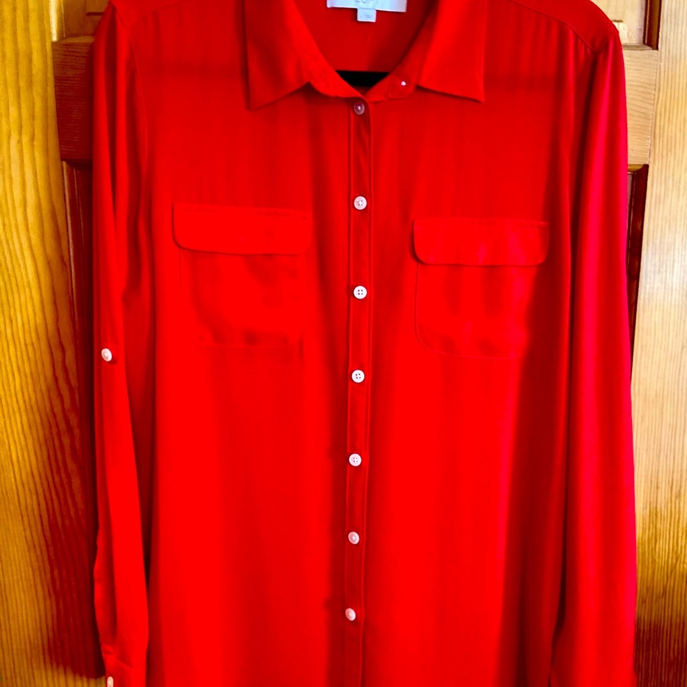 LOVELY BLOUSE FOR THE HOLIDAYS 🎄❤️Dressy red blouse size L. Brand LOFT